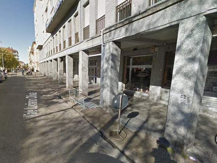 Sorpreso in piazza Gramsci con numerosi involucri di marijuana