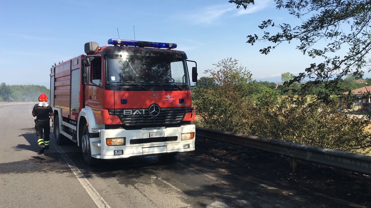 Vigili del Fuoco spengono incendi di sterpaglie a Molare e Portanova