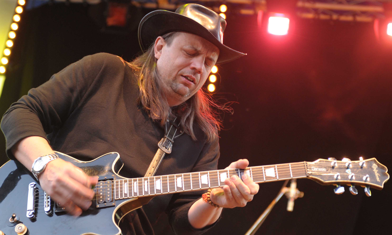 Torna la musica in piazza Duomo con il blues di Gabriel Delta