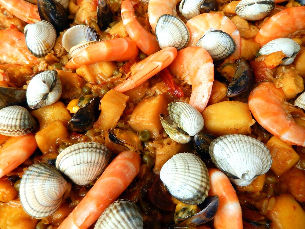 Ravioli, peperoni e paella. La serata è servita
