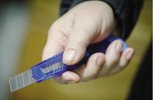 Minacce e botte all’ex compagna e alla sua famiglia: “Vi ammazzo”