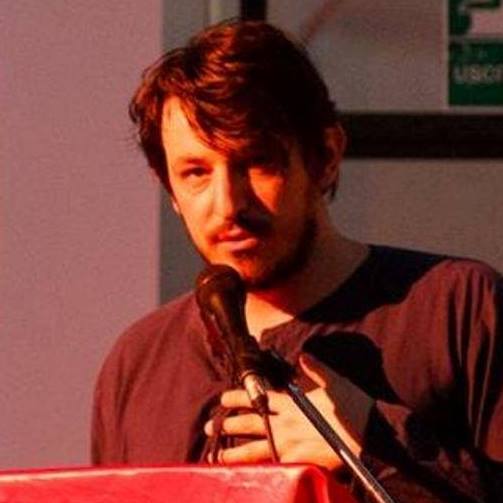 Tra comicità, satira e inchiesta giornalistica. Recensione di “Trovata una sega!” ad Asti Teatro