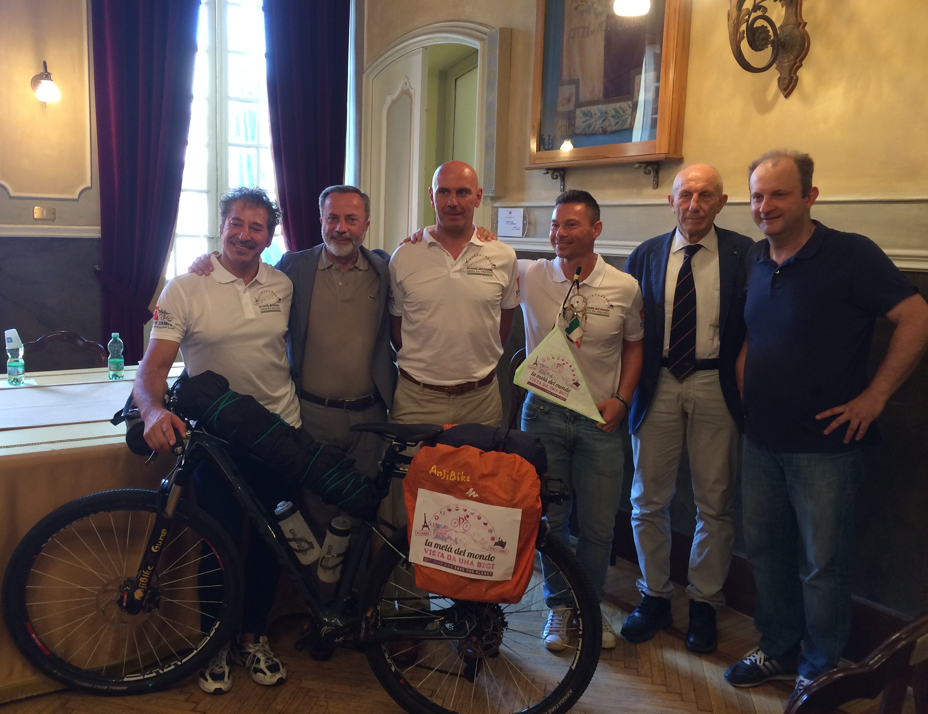Da Parigi a Pechino, in bici: l’impresa di Renato, Angelo e Manuel