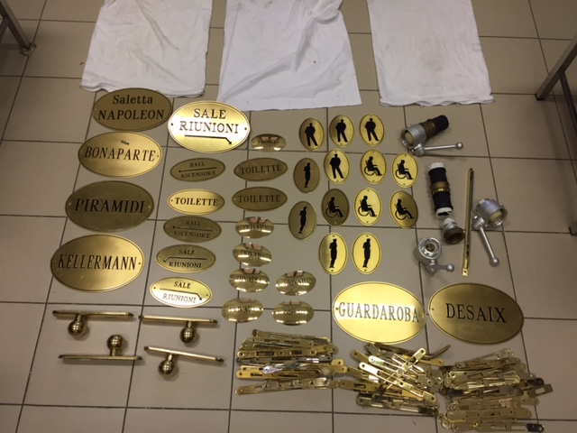 Trafugano le targhette delle stanze dall’Hotel Marengo