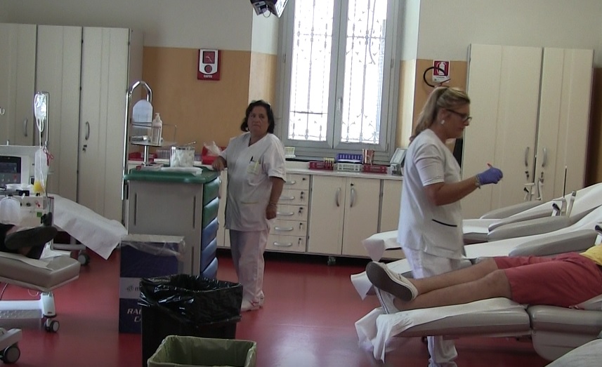 Viaggio tra i donatori di sangue “che non vanno mai in vacanza”