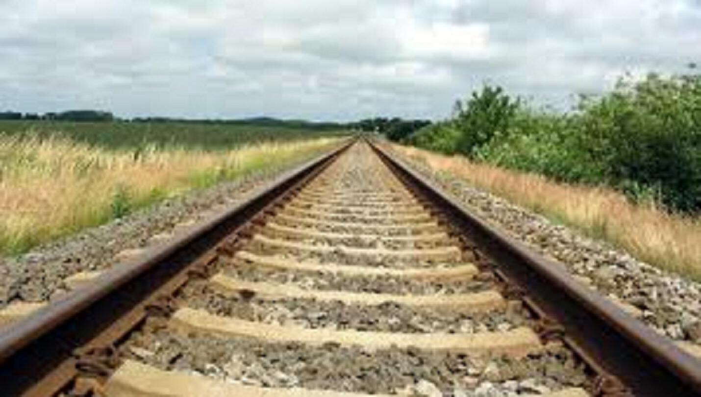 Viaggio da incubo: treno fermo per quasi 2 ore sotto il sole