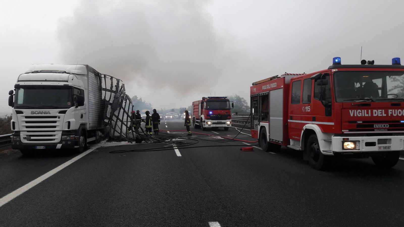 Torna normale il traffico sulla A26 dopo incendio del tir