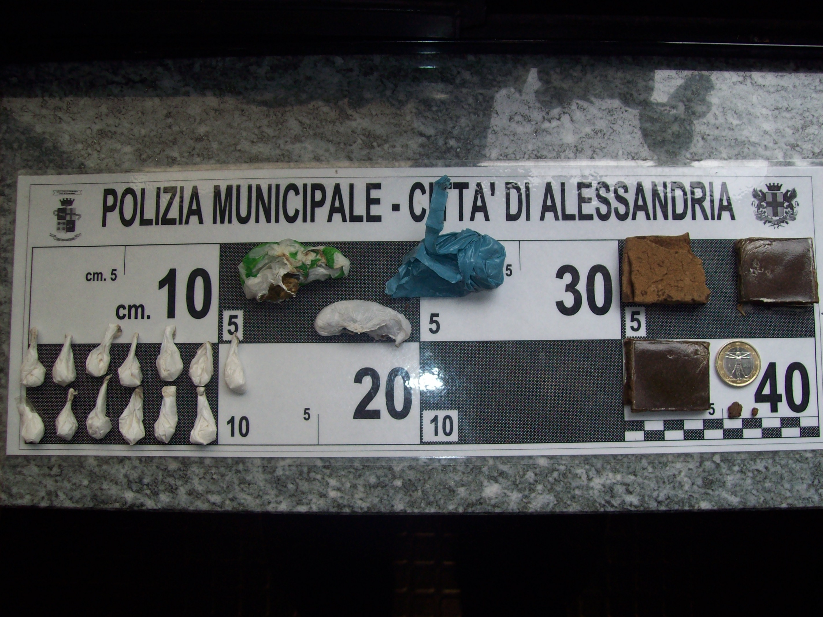 Controlli ai Giardini Pubblici: sequestro di hashish, marijuana e cocaina