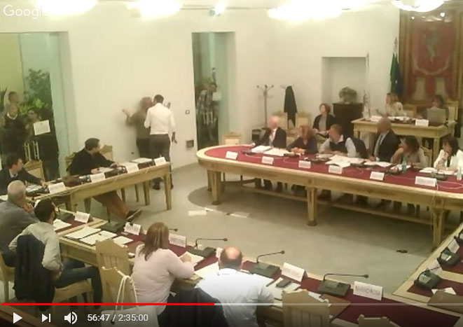 Bagarre a Tortona durante il consiglio: intervengono anche i vigili
