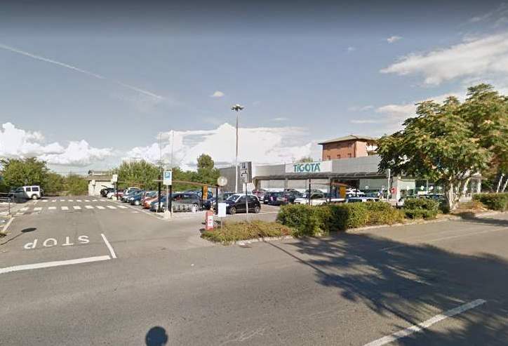 Prova a scappare ma non ci riesce: arrestato un parcheggiatore abusivo