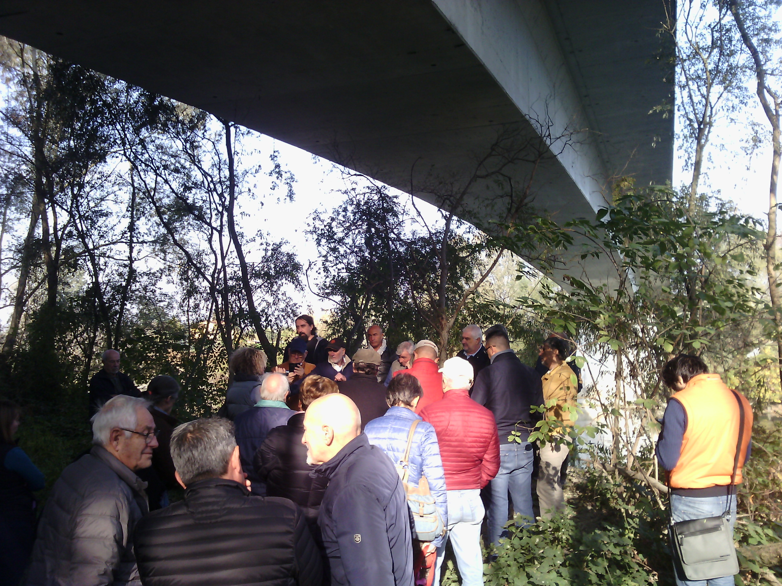 “Pulite il greto del Tanaro ora”: l’appello dal ponte Forlanini