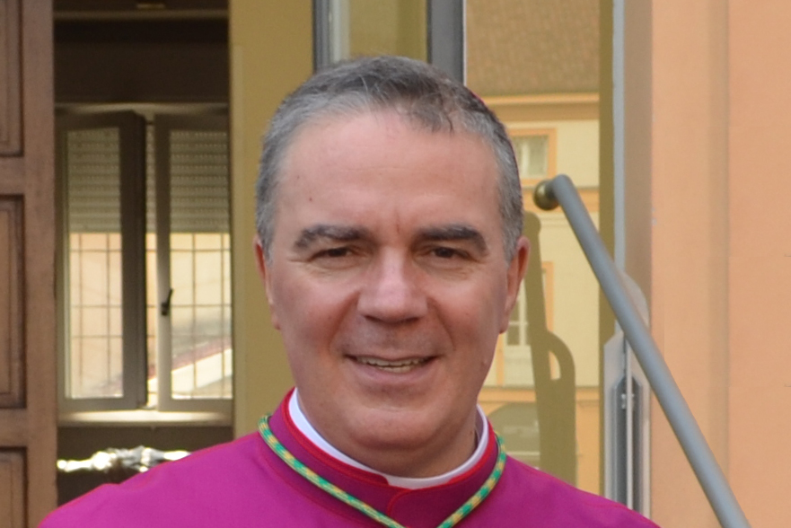 Papa Leone XIV, il vescovo di Casale: “Il Signore lo illumini e lo rafforzi nella sua alta missione”