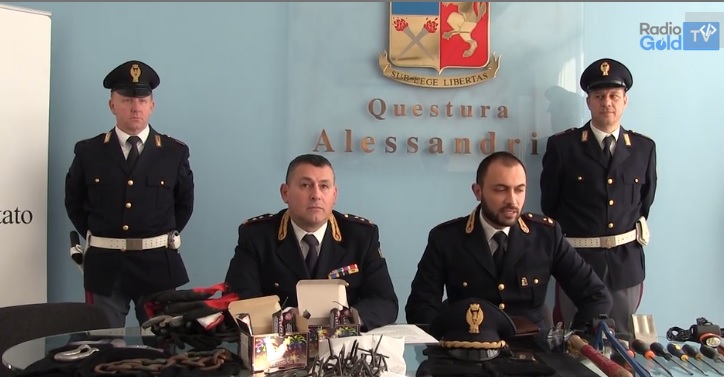 Lanciano chiodi lungo le strade di Valenza per sfuggire alla Polstrada