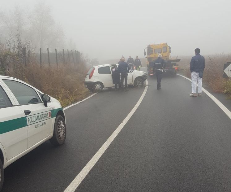 Doppia curva in via Vecchia Bagliani: se piove tornano gli incidenti