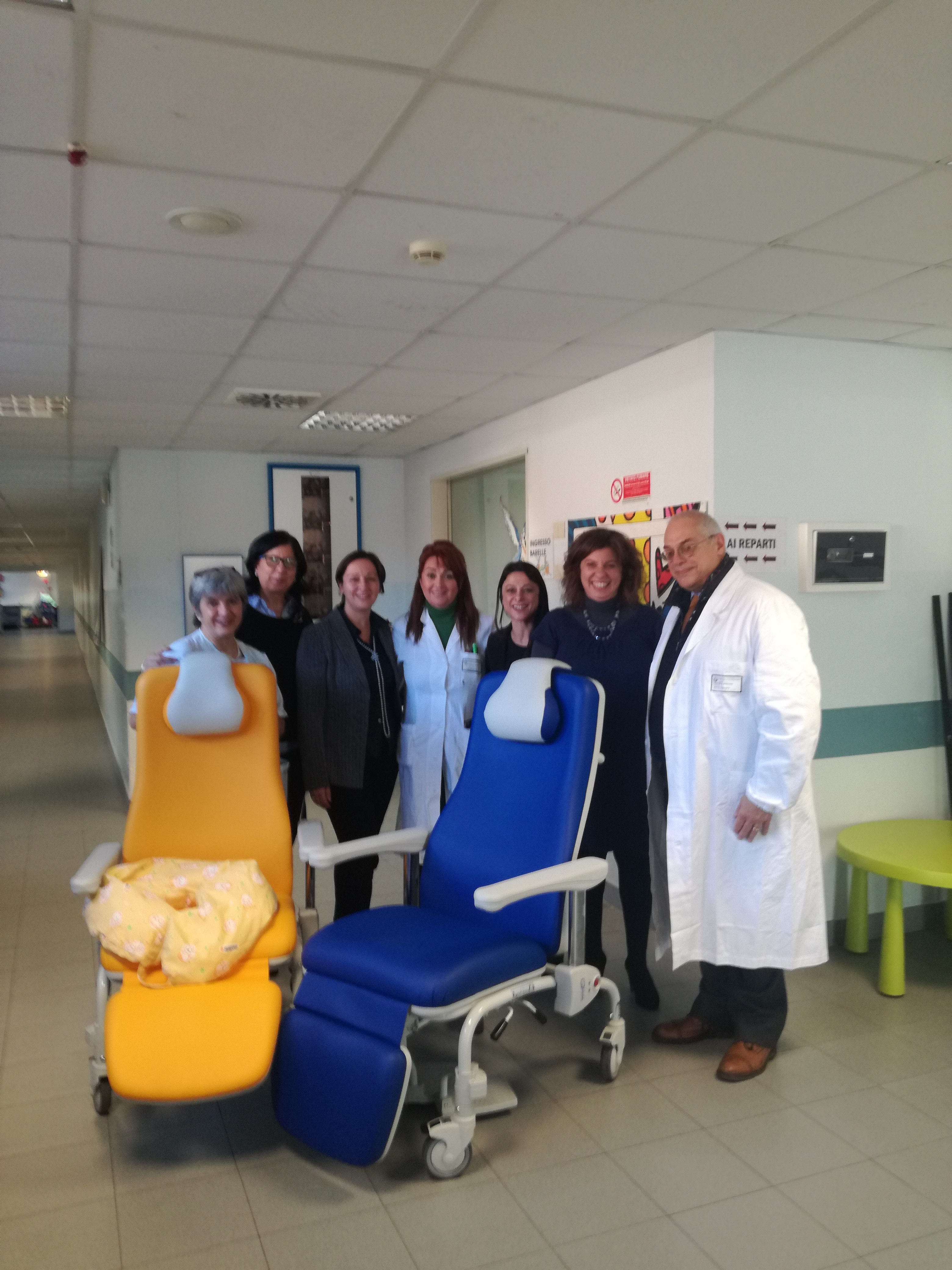 “Io arrivo prima” dona nuove poltrone per la canguro-terapia