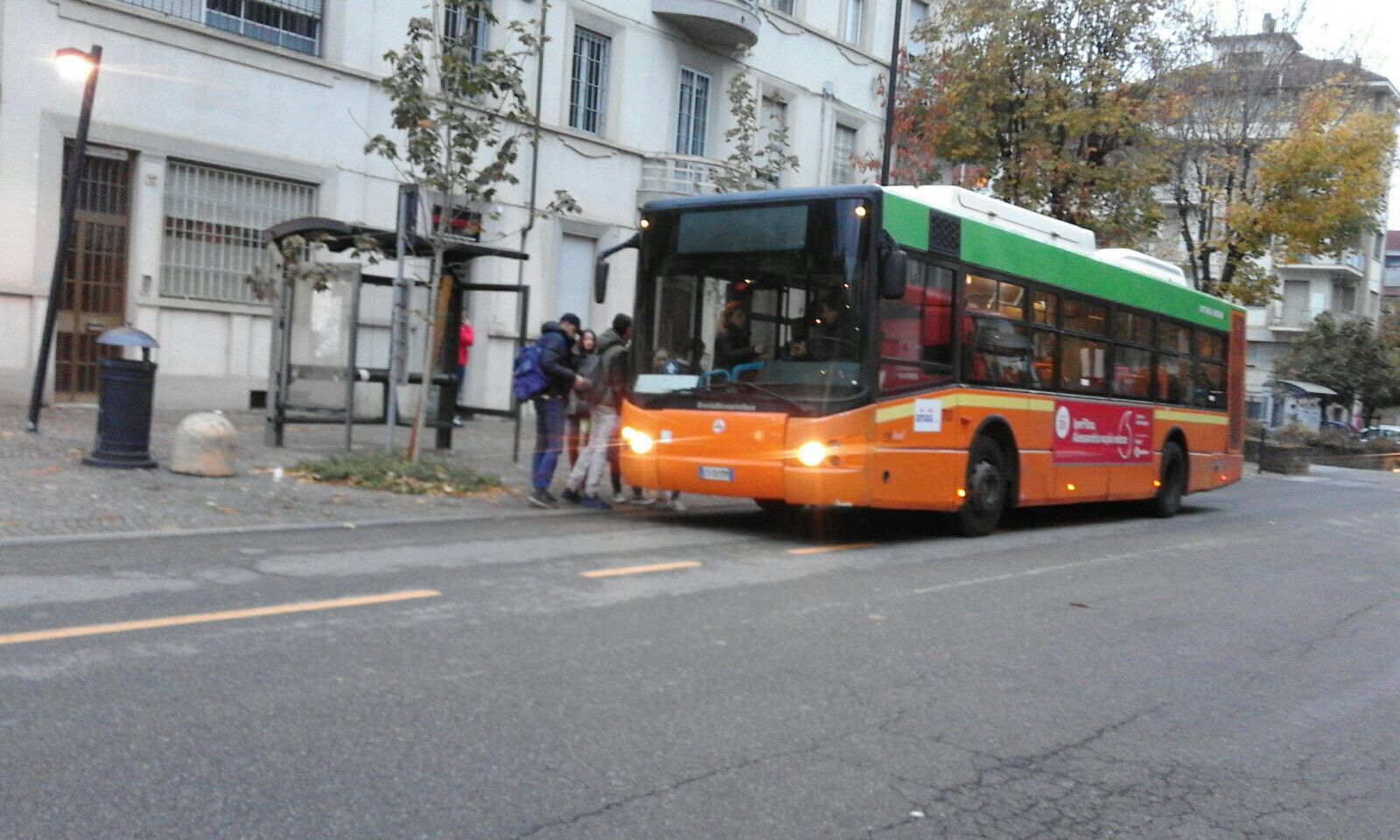 Navetta invece del pullman: “paghiamo per intero un servizio ridotto”