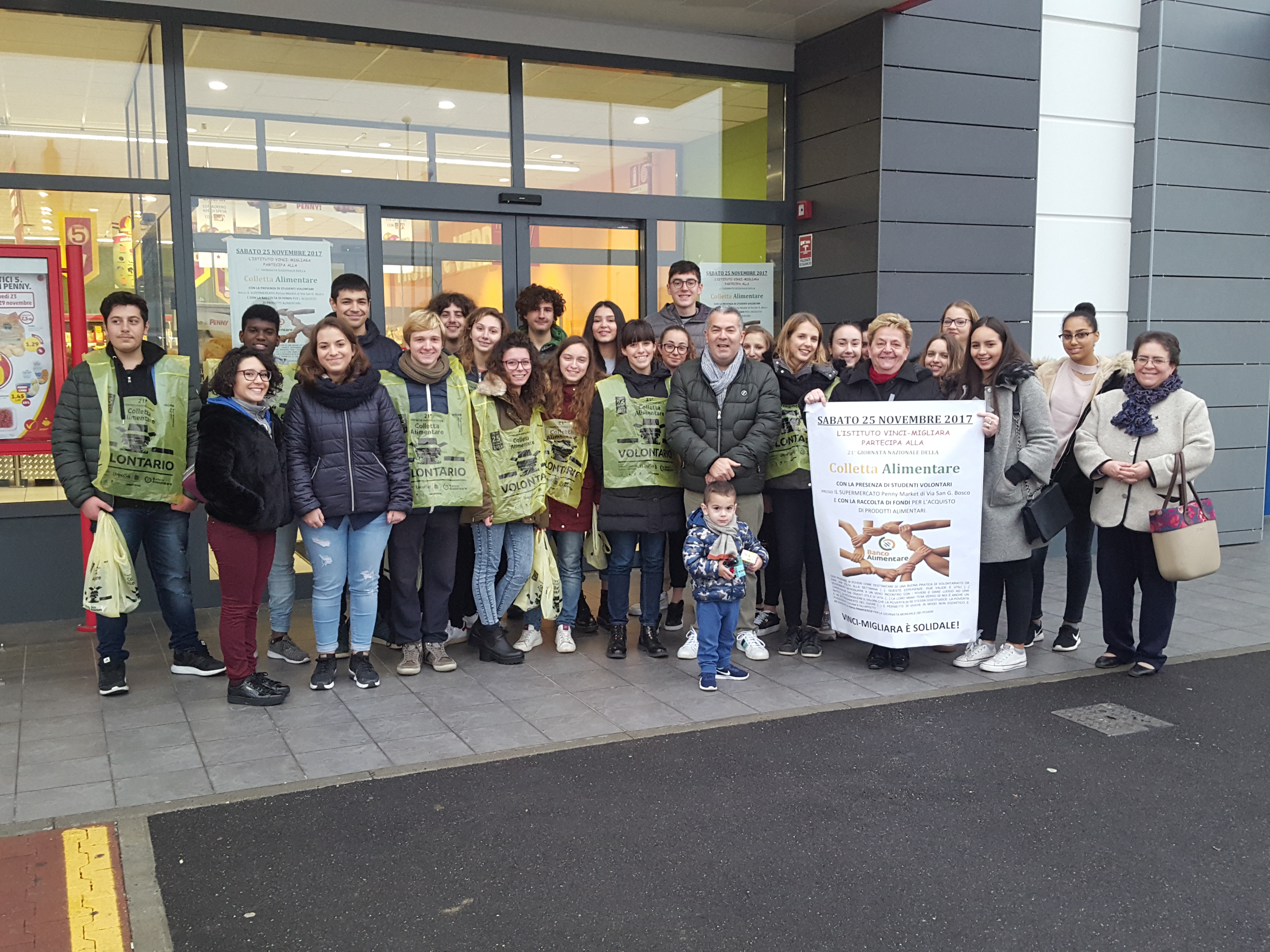 Oltre 40 studenti del Vinci-Migliara alla Colletta Alimentale