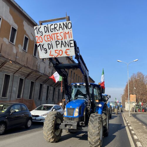 Il video che mostra l’intero corteo degli agricoltori in protesta da sabato