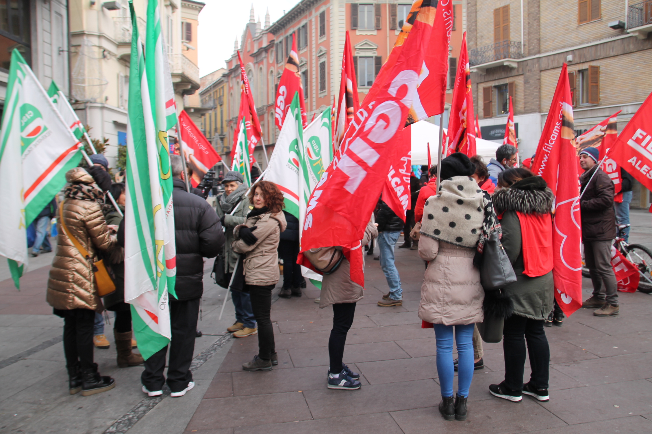Lavoratori di Federdistribuzione e Coop in sciopero