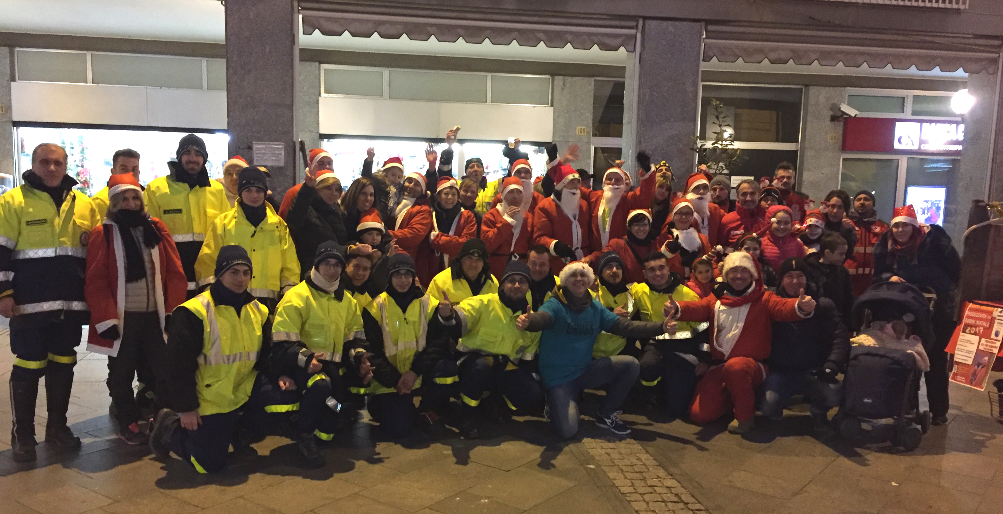 300 euro in beneficenza con la passeggiata dei Babbi Natale di Valenza