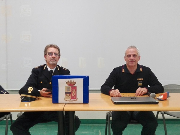 La “blue box” della Polizia di Stato contro il disagio giovanile