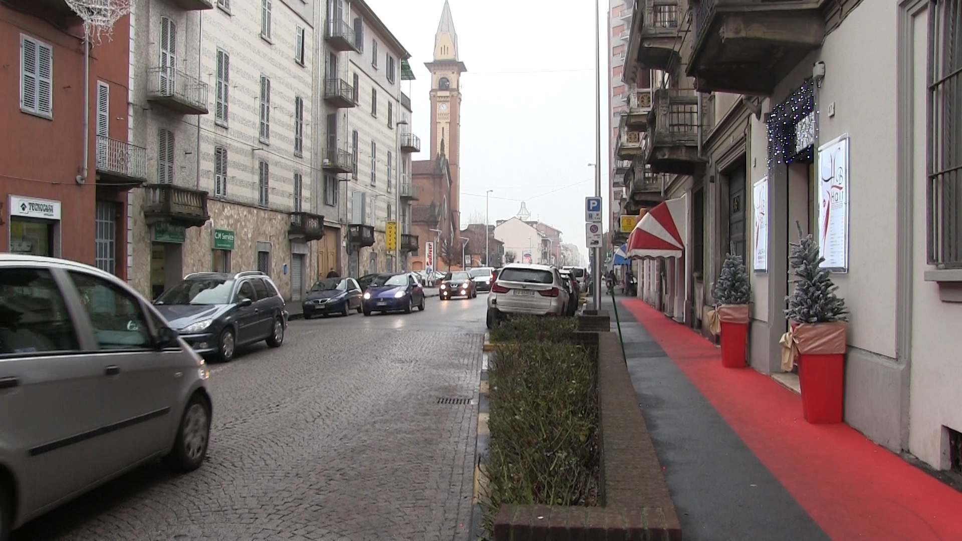 Commercianti di corso Acqui invocano sicurezza: “Basta marciapiedi bui”