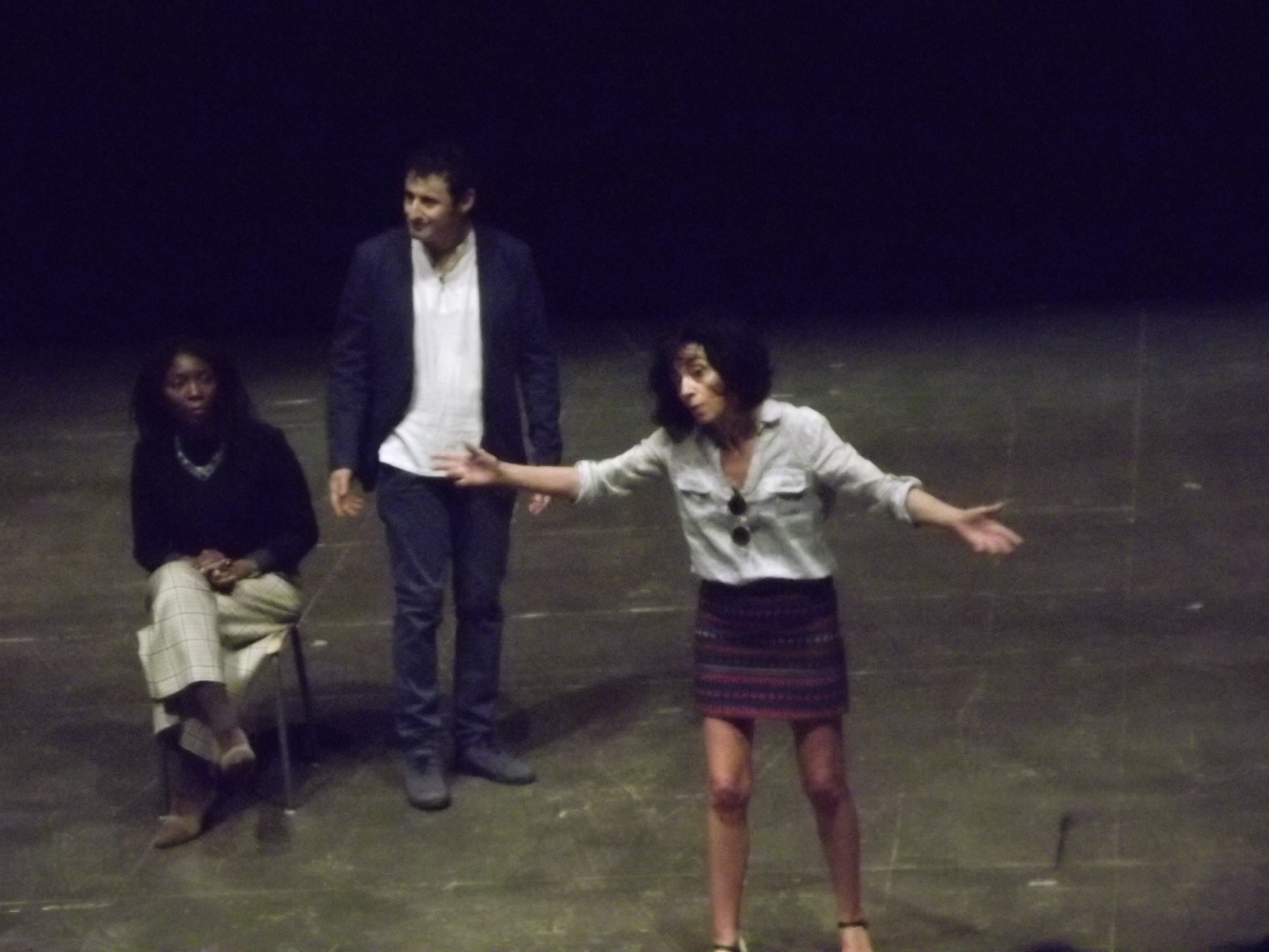 Ridere dalla parte del torto. Recensione di “Acqua di Colonia”