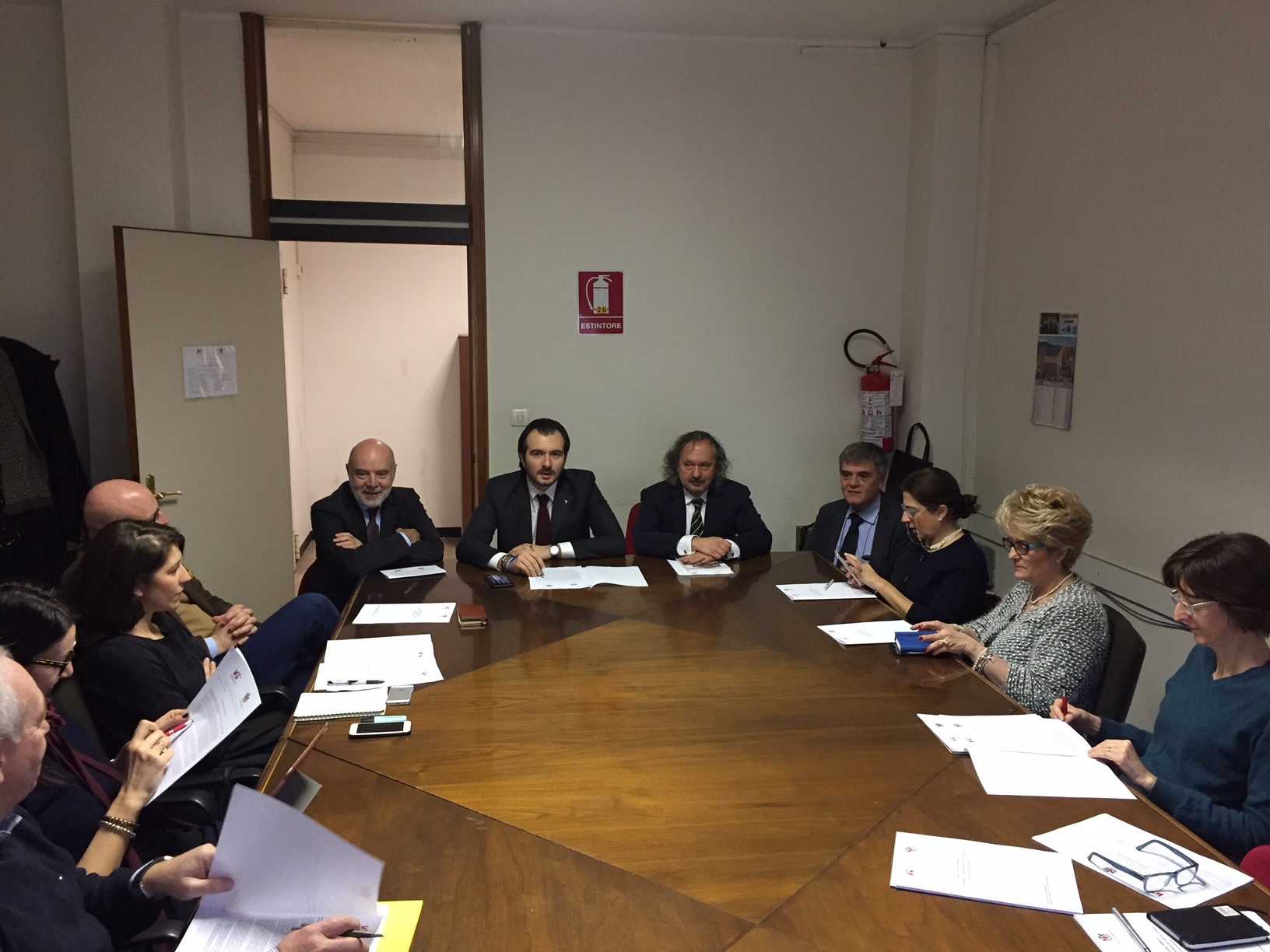 Un tavolo permanente che elabori strategie comuni per il commercio