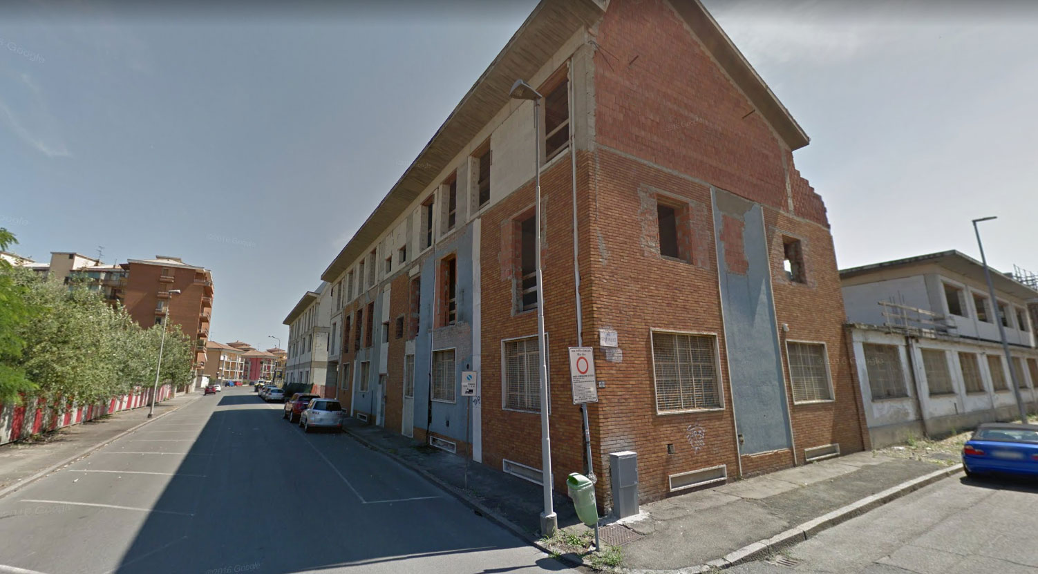 Fiamme in alloggio disabitato in via Galileo Galilei