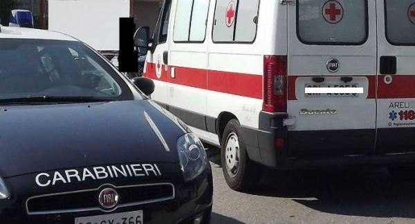 A bordo strada e in stato confusionale: soccorsa da Carabinieri e 118