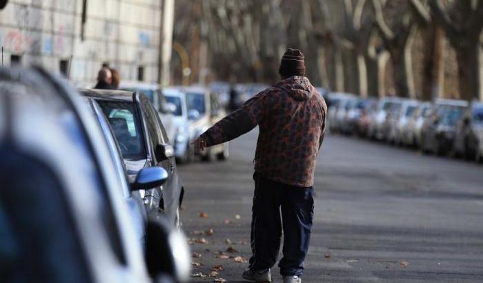 Parcheggiatore abusivo tenta di sfuggire ai Carabinieri. Denunciato