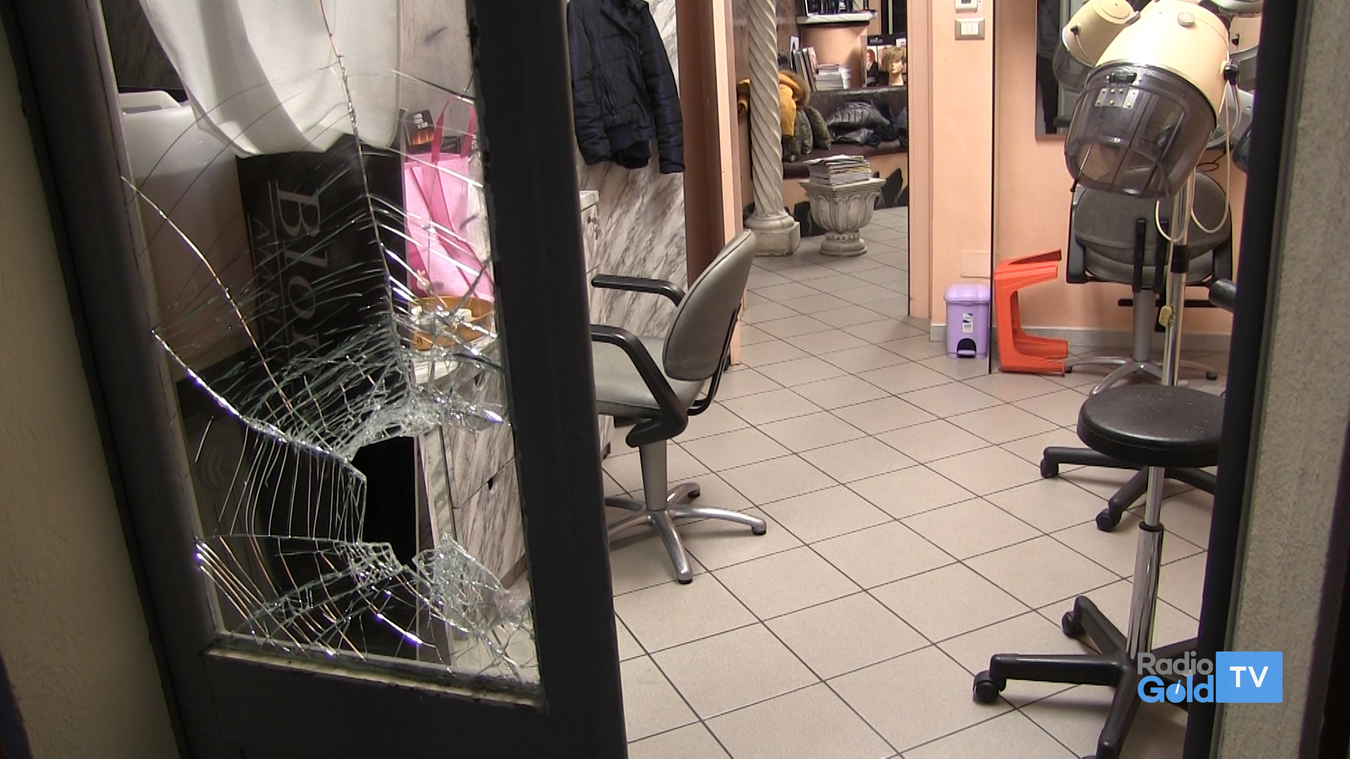 Doppio furto in corso Acqui. I commercianti: “Non ne possiamo più”