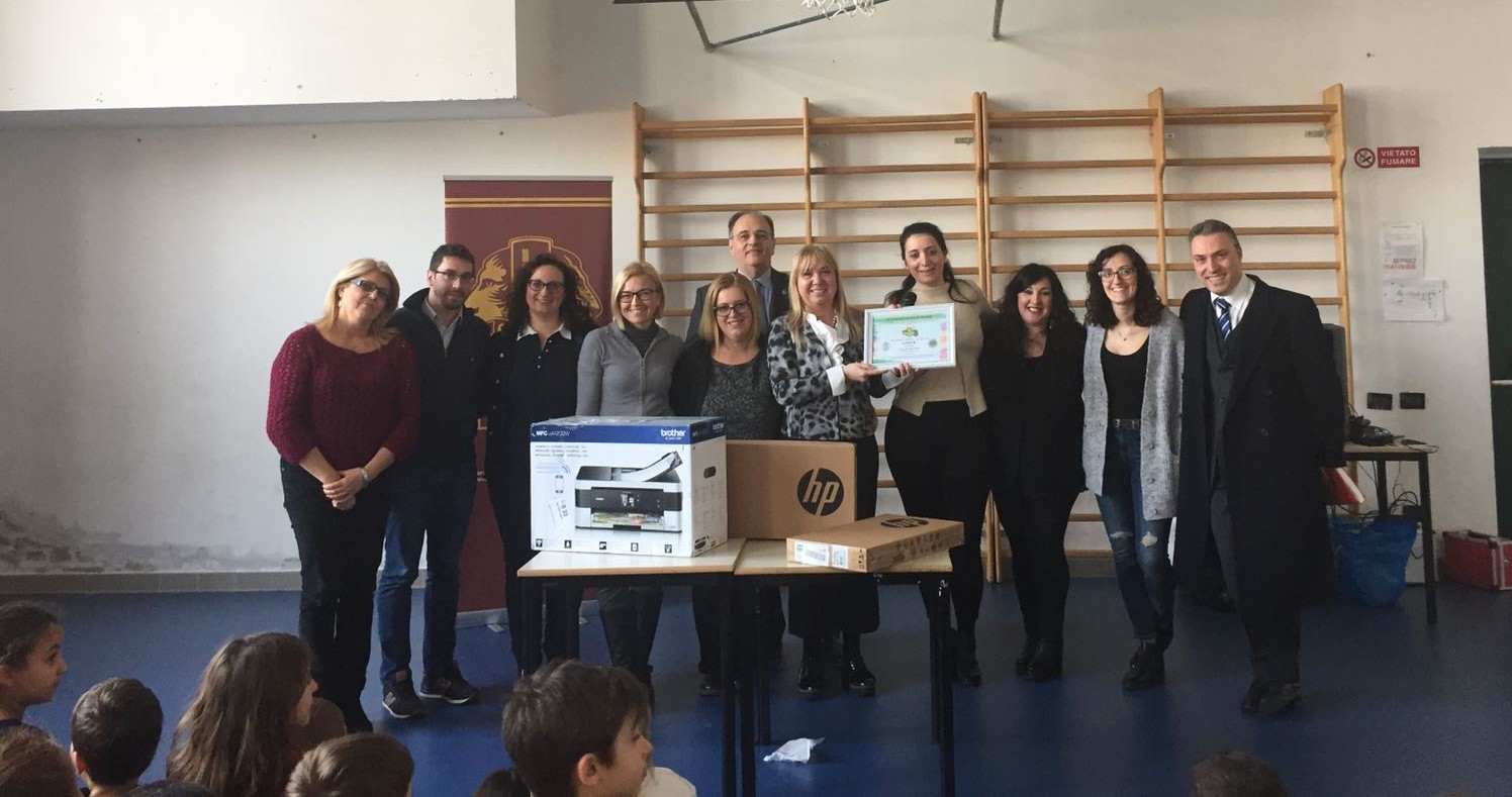 Pc e tablet ai bimbi della scuola di Mandrogne: dono dei Leo