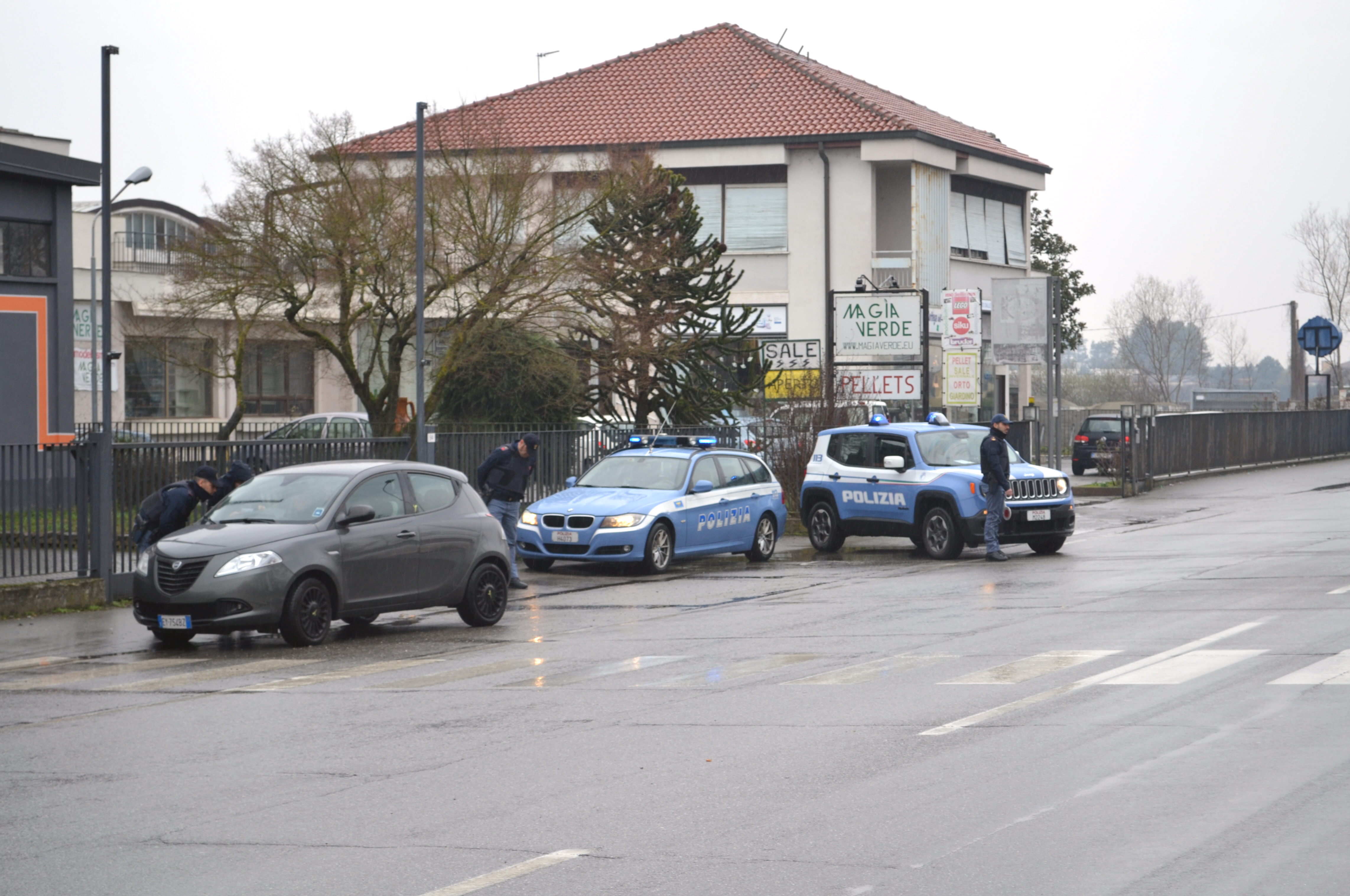 Controlli a Casale: identificate 44 persone