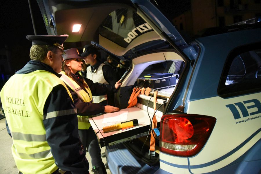 Controlli vicino a discoteche: 5 patenti ritirate e 55 punti in meno