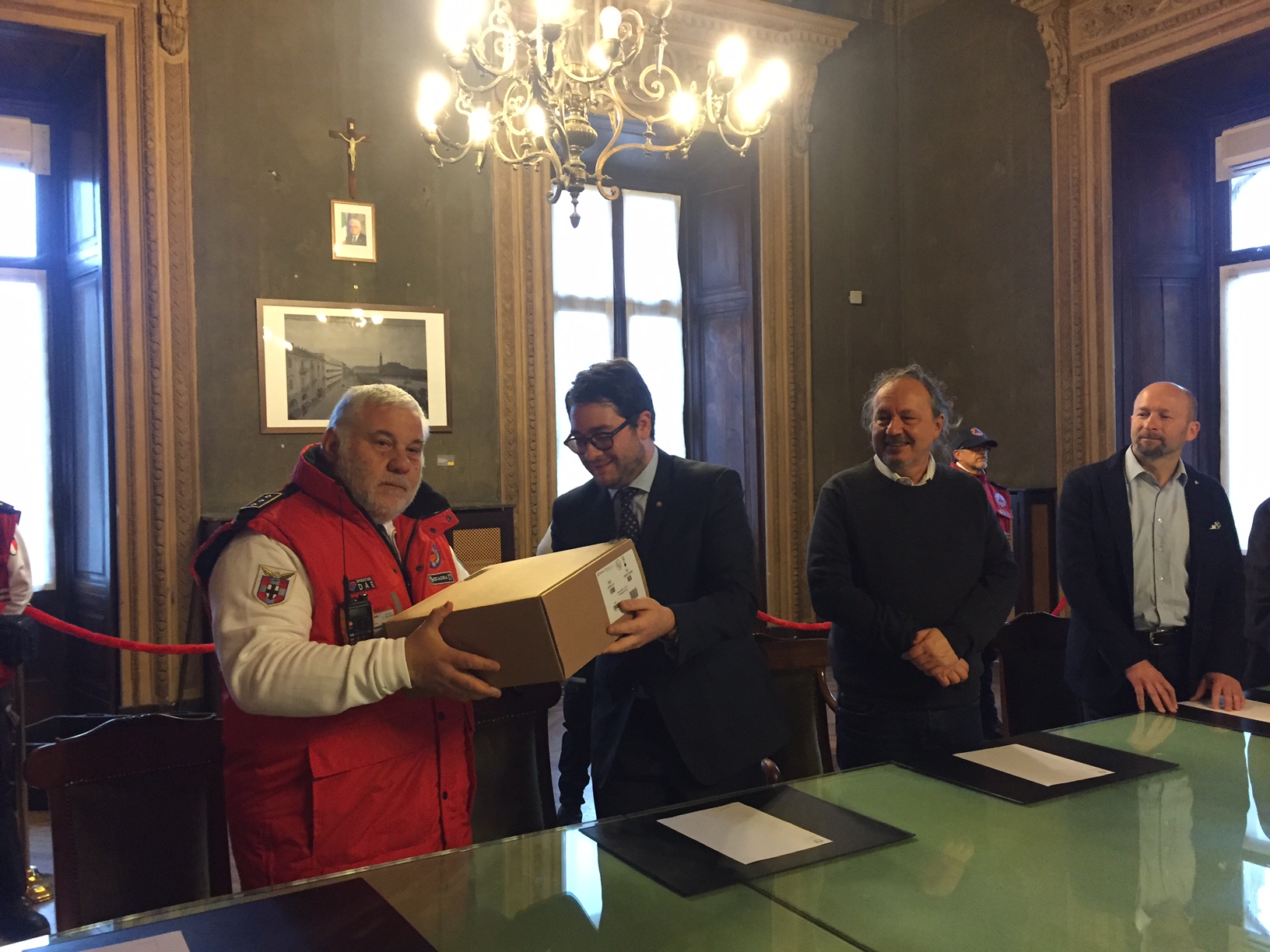 Il Rotaract Alessandria dona un defibrillatore alla guardia civica
