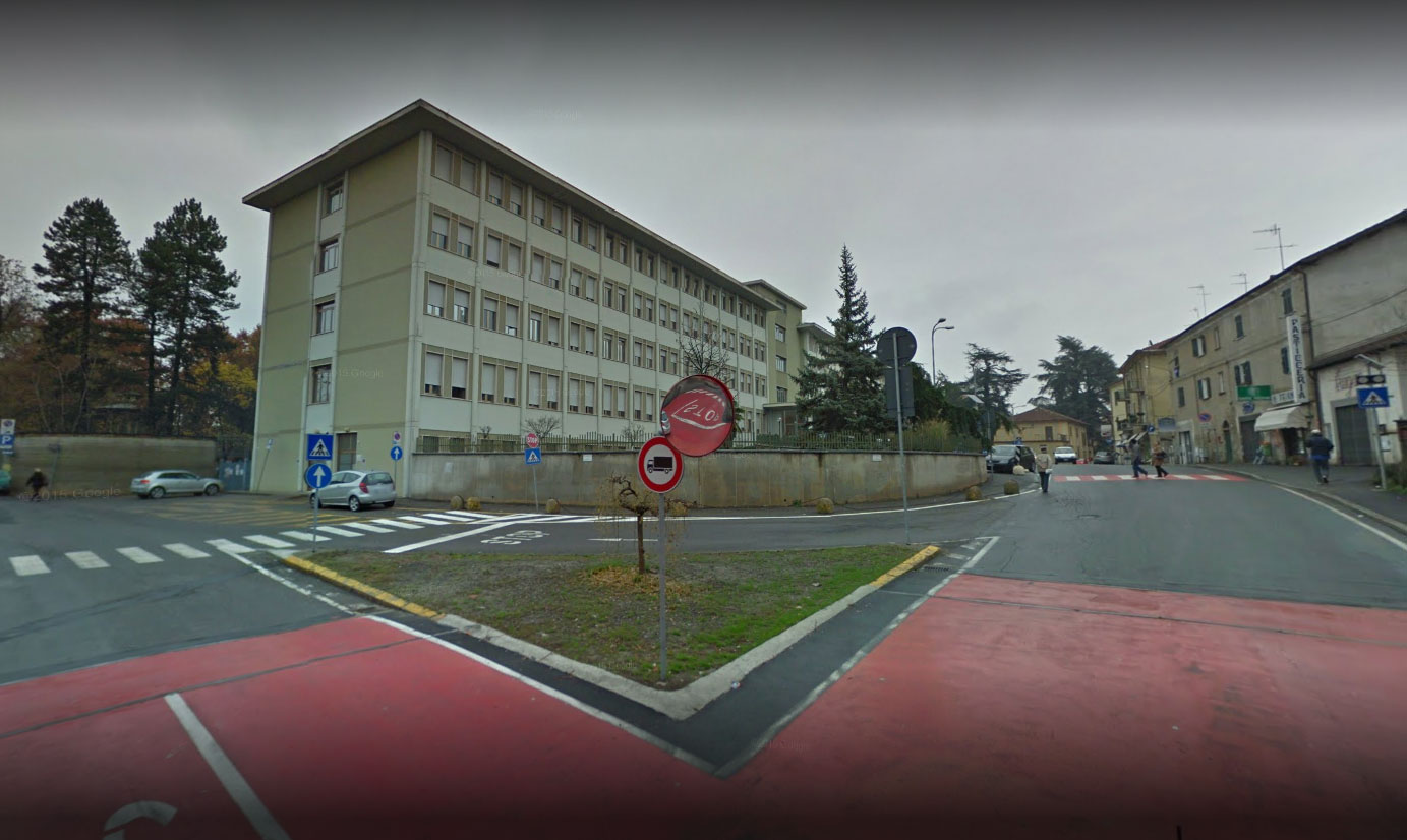 Rubano bancomat dell’ospedale di Ovada ma lo perdono per strada