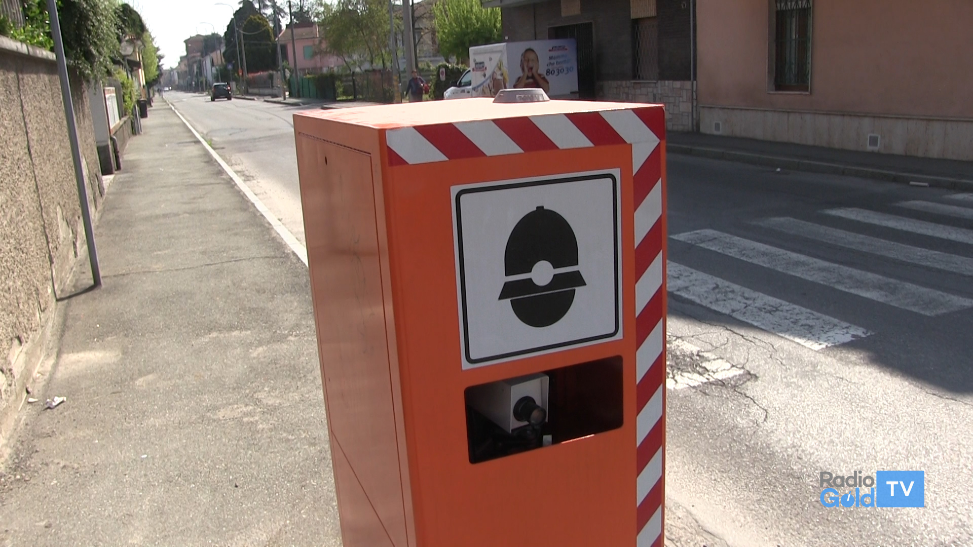 “Auto e camion vanno troppo forte, abbiamo le crepe sui muri. Siamo stufi”