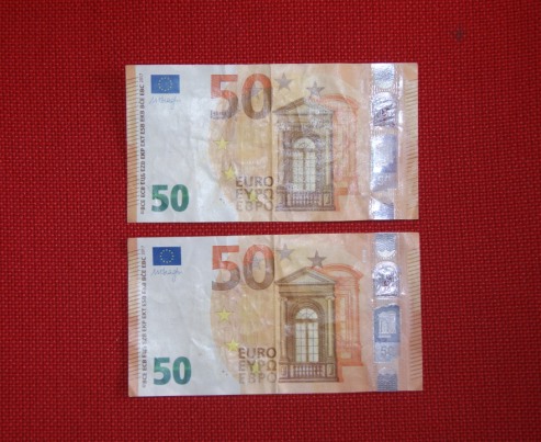 Paga con 50 euro falsi: arrestata una donna a Novi Ligure