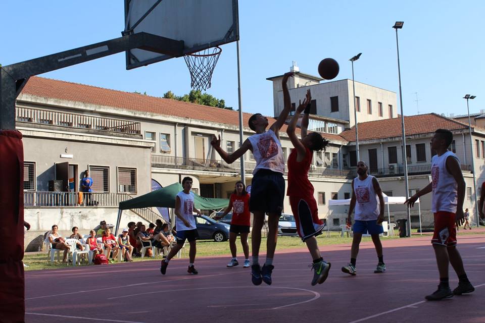 Sfide a canestro lunghe un giorno: torna la 24 ore di basket