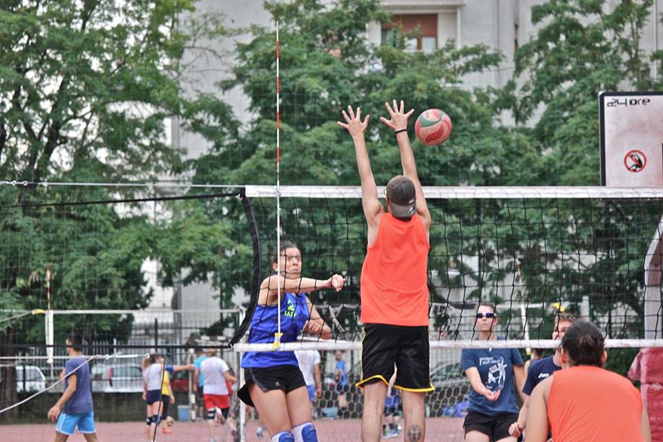 Un giorno tra schiacciate, bagher e palleggi: torna la 24 ore di volley