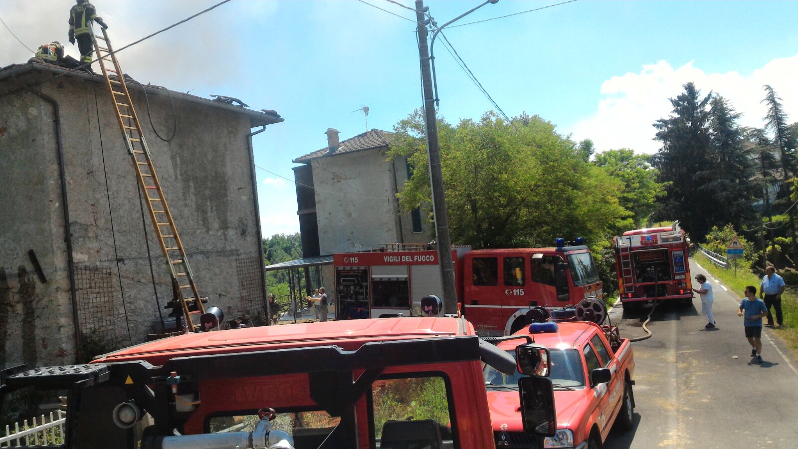 A fuoco tetto di un’abitazione a Montaldeo