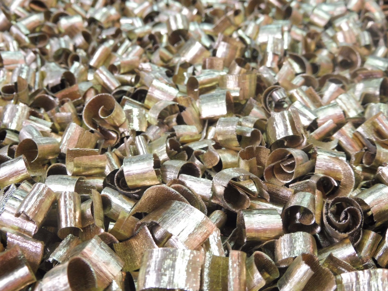 Rubano materiale metallico da un’azienda di Serravalle: arrestati