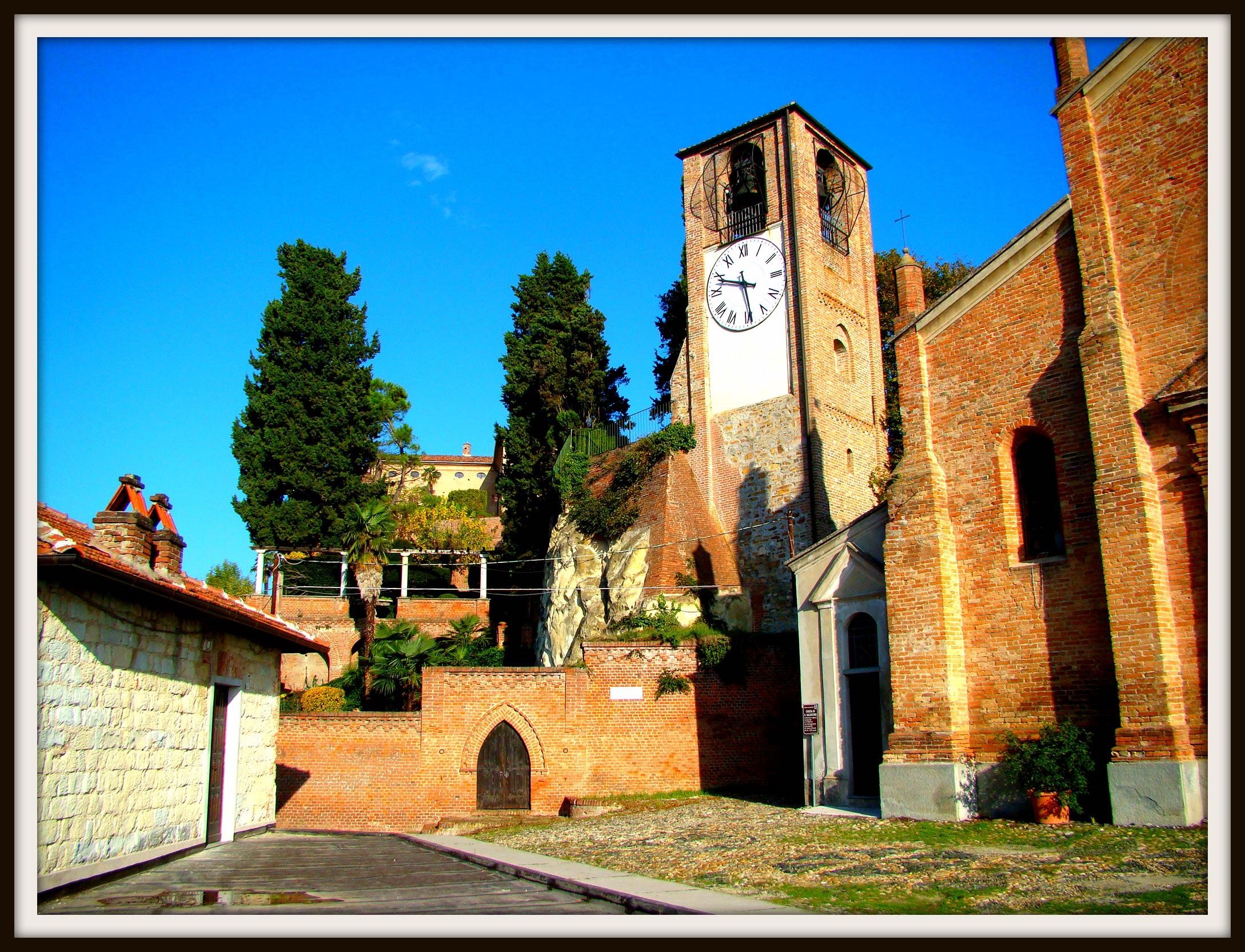 Visita al borgo antico di Ozzano Monferrato in occasione di “Rosarancio”