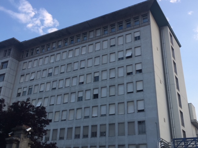 Paziente si getta da finestra al secondo piano dell’Ospedale 
