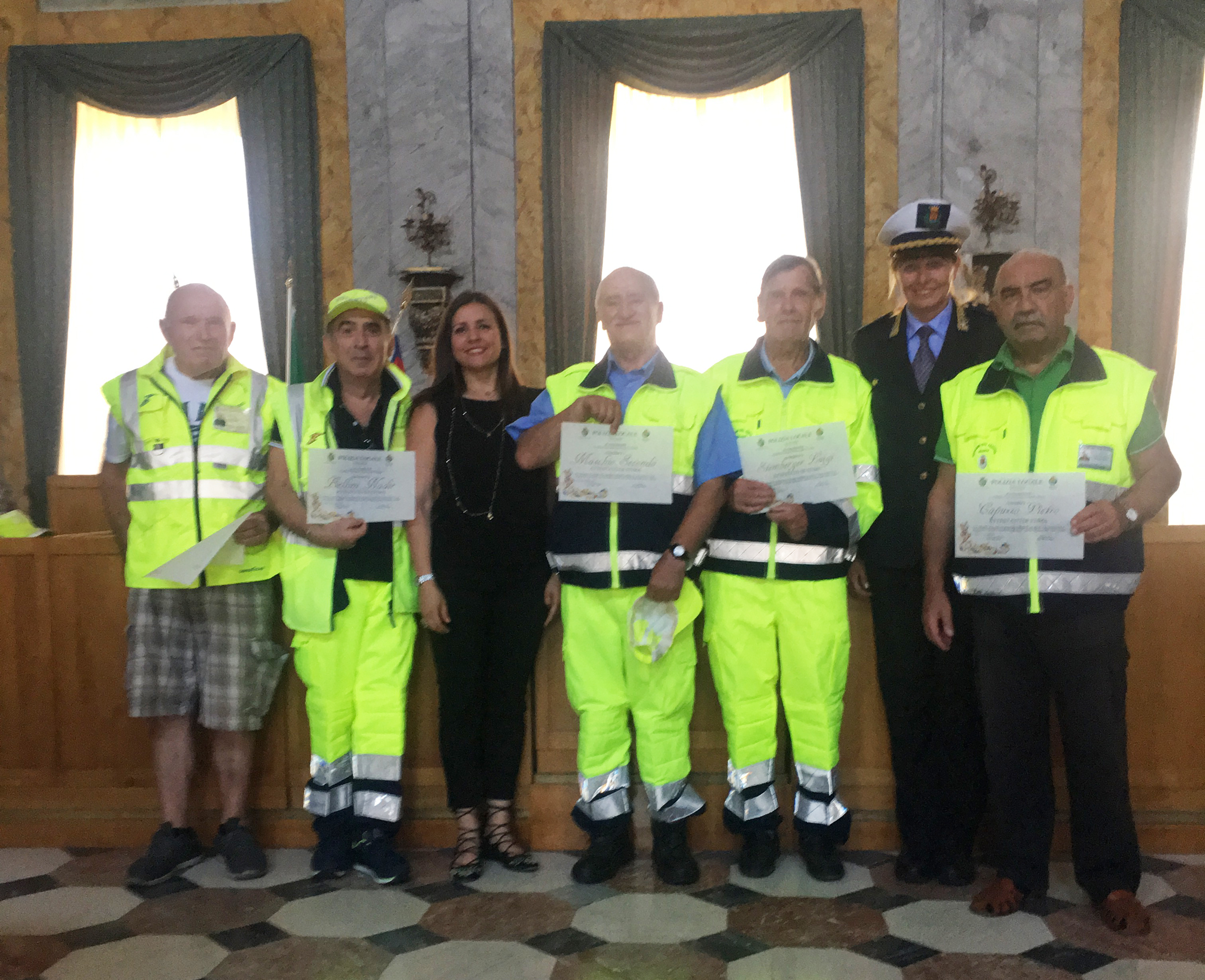 Nonni vigile premiati per la loro attività a Valenza