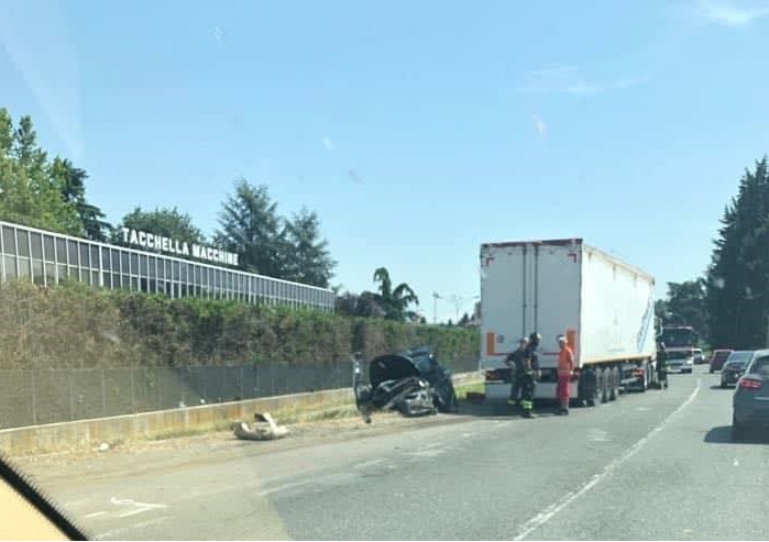 Incidente tra auto e camion a Cassine