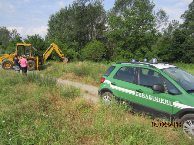 Discarica con amianto trovata lungo il fiume Orba