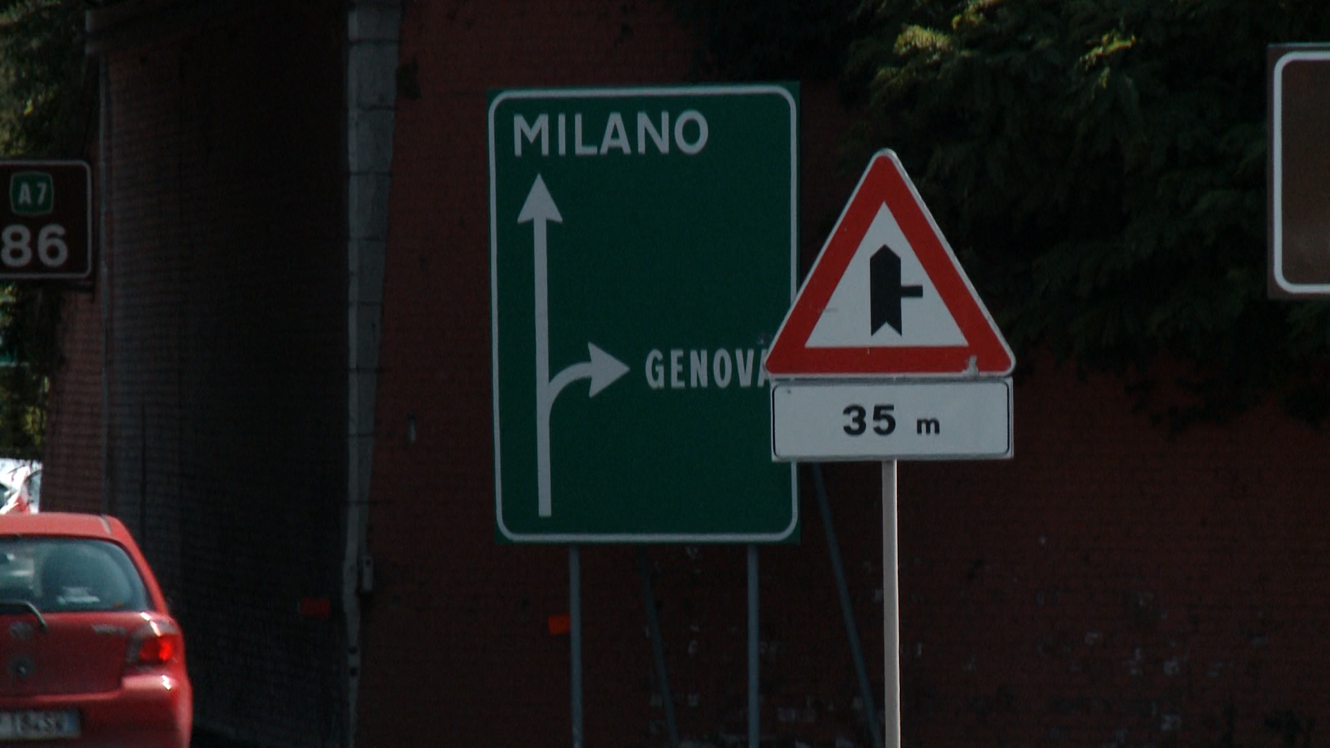Dispositivo infiammabile su A26 verso Ovada: autostrada chiusa e poi riaperta