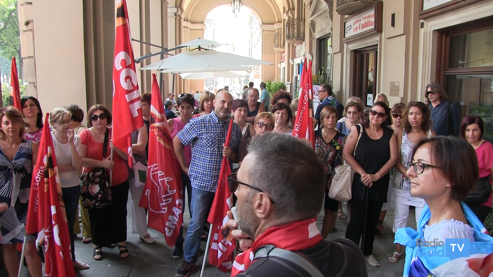 Mense: rischio tagli per i lavoratori. Muro contro muro sindacati-Comune